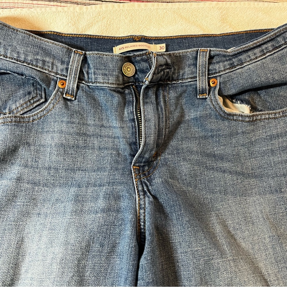 Levi’s -415 relaxed boot cut size w30 x L 30- TAG says W30-L32-